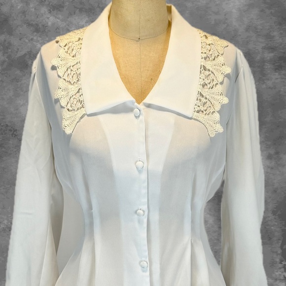 Vintage Tops - VINTAGE crochet floral lace collar blouse button down tailored lightweight 90s